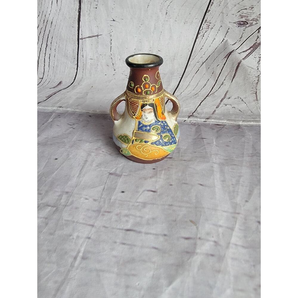 Vintage Satsuma Japanese Miniature Moriage Handled Vase Hand Painted